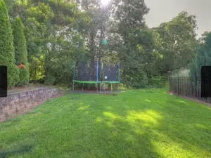 Classy 7 bedrooms 5 bathrooms house with pool & hot-tub in up scale neighborhood