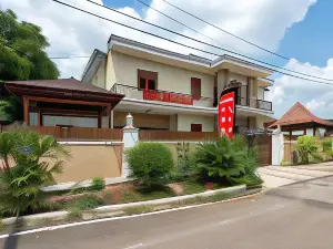 RedDoorz Syariah Near Exit Toll Banyumanik Semarang