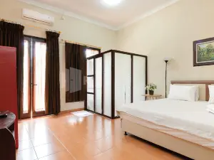 SR Residence Near Mall Ciputra Cibubur Mitra RedDoorz