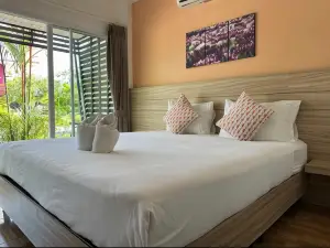 Thipburee Riverside Hotel