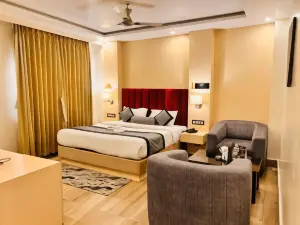 OYO 33503 Hotel Holiday International