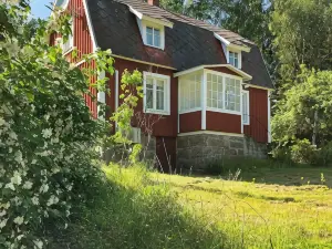 person holiday home in Hallabro