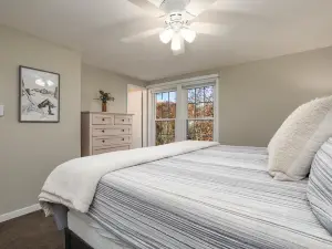 Cozy Renovated Woodland Townhome | Minutes from Bryce Resort!