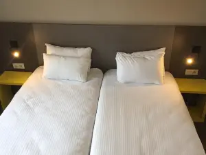 里昂北達迪利韋斯特洛奇法義公寓式飯店