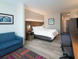 Holiday Inn Express & Suites ST Peters