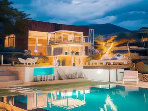 Tunas & Cabras Hotel