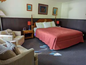Crossroads Motel & Cabins