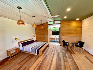 K A Y A K Lodge