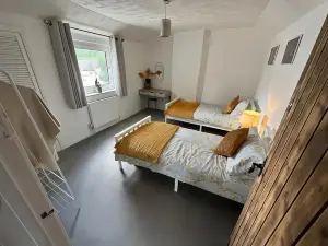 2 Bed-Sleeps 4-Sea View-Pet Friendly-Parking
