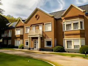 Los Robles Apart Hotel