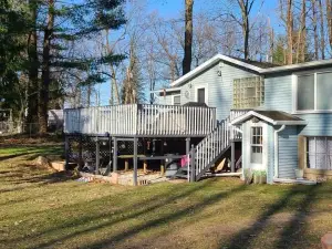 Cozy 4-season Cottage in  Dowagiac, MI - 25 miles from Notre Dame & St. Joseph’s