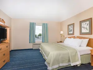 Days Inn & Suites by Wyndham Bridgeport - Clarksburg