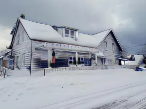 Groundswell Pub & Inn