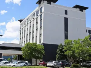 DoubleTree by Hilton Boston Logan Airport Chelsea