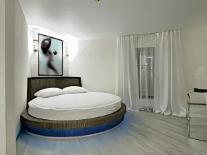 Aleks Na Prospekte Marshala Zhukova Hotel