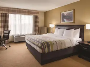 Country Inn & Suites by Radisson, West Bend, WI