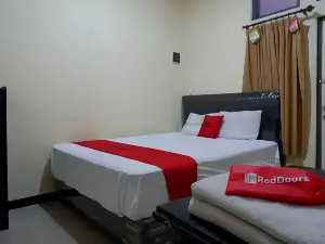 RedDoorz Near Gor Wisanggeni