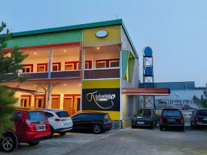 Kenewae Living Near Alun-Alun Wonosari Mitra RedDoorz