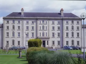 Seven Oaks Hotel