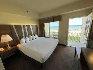 Mackinaw Beach and Bay Inn & Suites