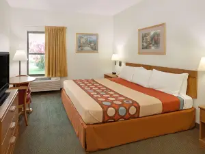 Super 8 by Wyndham Hampshire IL