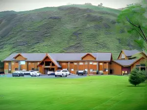 Yellowstone Village Inn and Suites