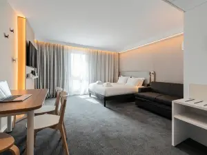 홀리데이 인 익스프레스 앤드 스위트 랭스 리브 드 베슬 바이 IHG