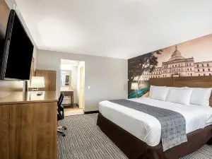 Clarion Pointe East Lansing University Area