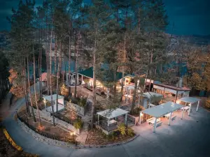 Paradise Bay Family Hotel and Restaurant