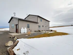 Laptop-Friendly Grangeville Getaway w/ Fire Pit!