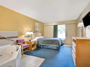 Days Inn by Wyndham Louisville Airport Fair and Expo Center