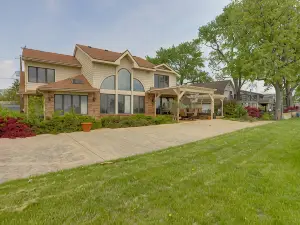 Waterfront Luna Pier Home 14 Mi to Downtown Toledo