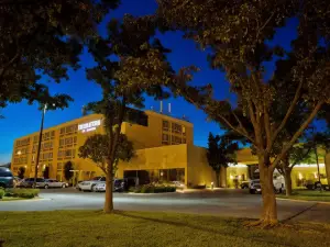 DoubleTree by Hilton Hotel Wichita Airport