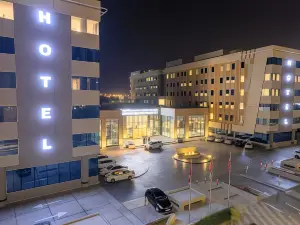 VOGO Grand Hotel - Formerly Best Western Plus Hotel Academic City
