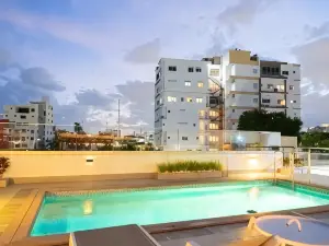 Hotel Stay Here Suites