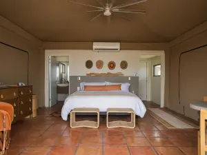 Camp Elena - Luxury Tents Minutes from Big Bend and Restaurants