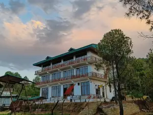 Lap of Himalayas Resort