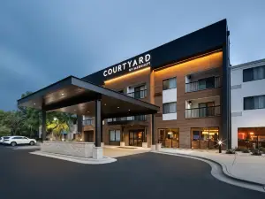 Courtyard Grand Rapids Airport