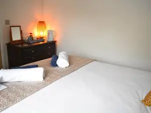 Starlight Cottage Room Only in Glastonbury