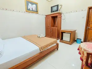 Hotel Shinta 2 Near Alun Alun Kertosono Mitra RedDoorz