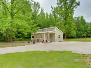 Cozy Mount Vernon Cabin Rental Near Fishing Lakes!