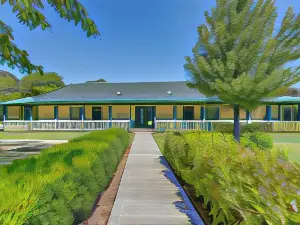 The Whispering Pines Inn Bed & Breakfast