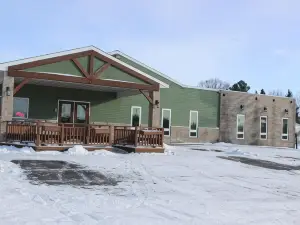 Woodland Inn & Suites