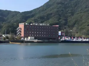 호텔 파라다이스 인 사자 인터
