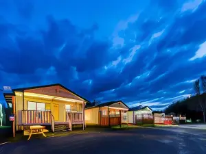 The Cabins at Alert Bay