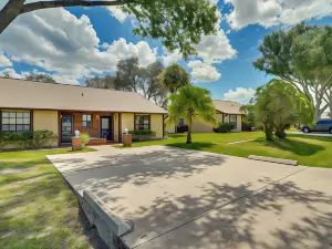 Welcoming Sebring Villa with Screened Porch!