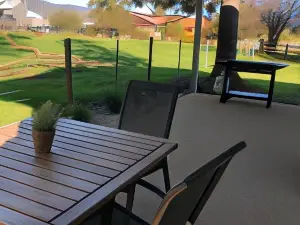 Oak Lane Guest House & Farm Stay