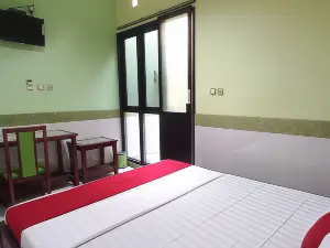 RedDoorz Syariah Near Bypass Krian