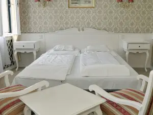 Fiume Hotel