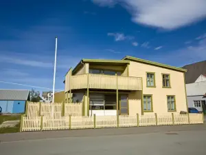 Guesthouse Ísafjördur - Gamla